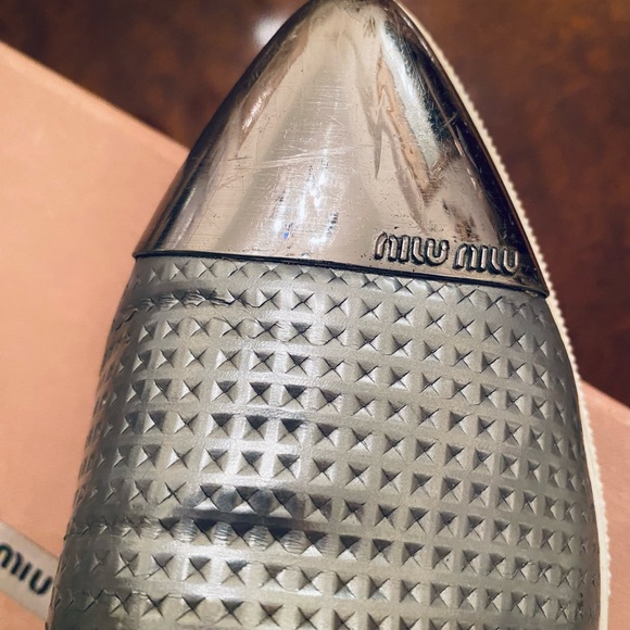 Silver perforated leather Mui Mui size 7.5 - Picture 2 of 4